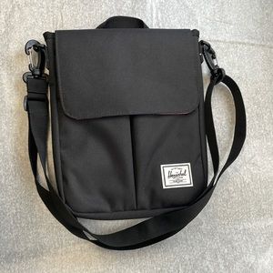 Herschel Pender Sleeve Ipad Air Crossbody  in Black Unisex